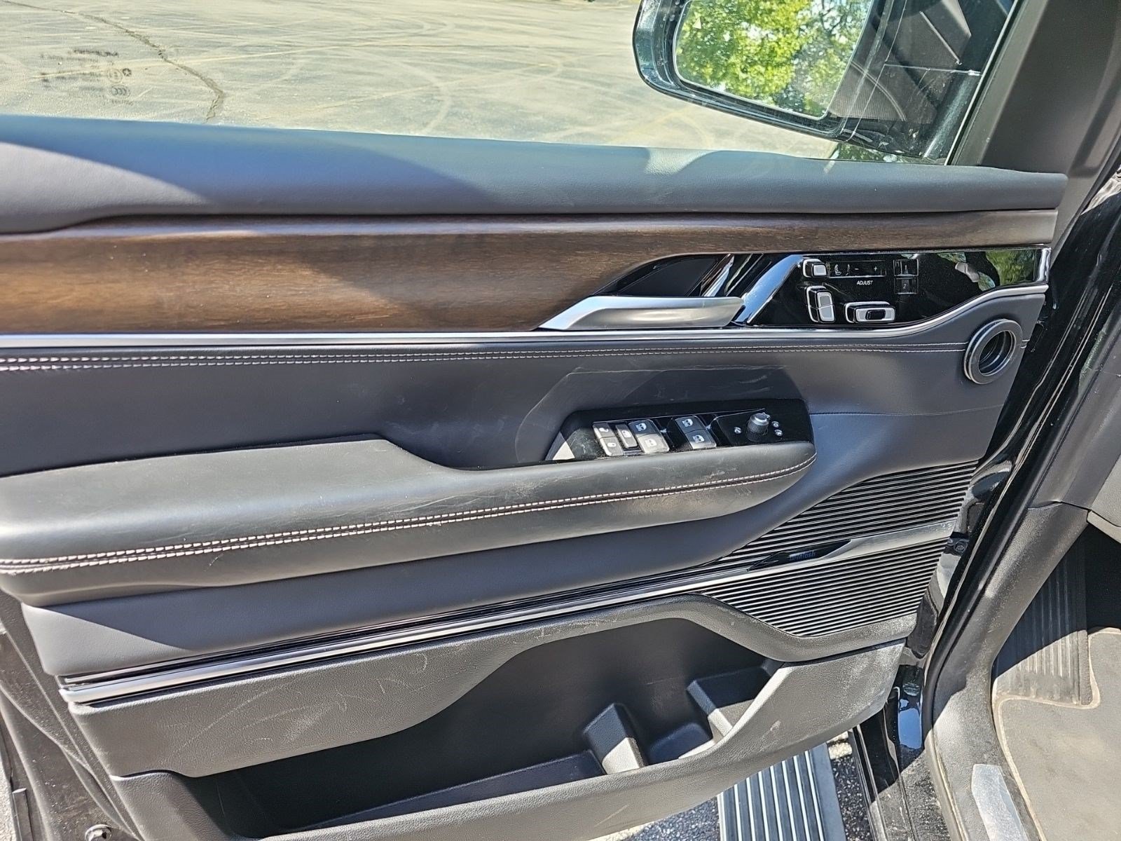 Used 2024 Jeep Grand Wagoneer L 4WD image 18