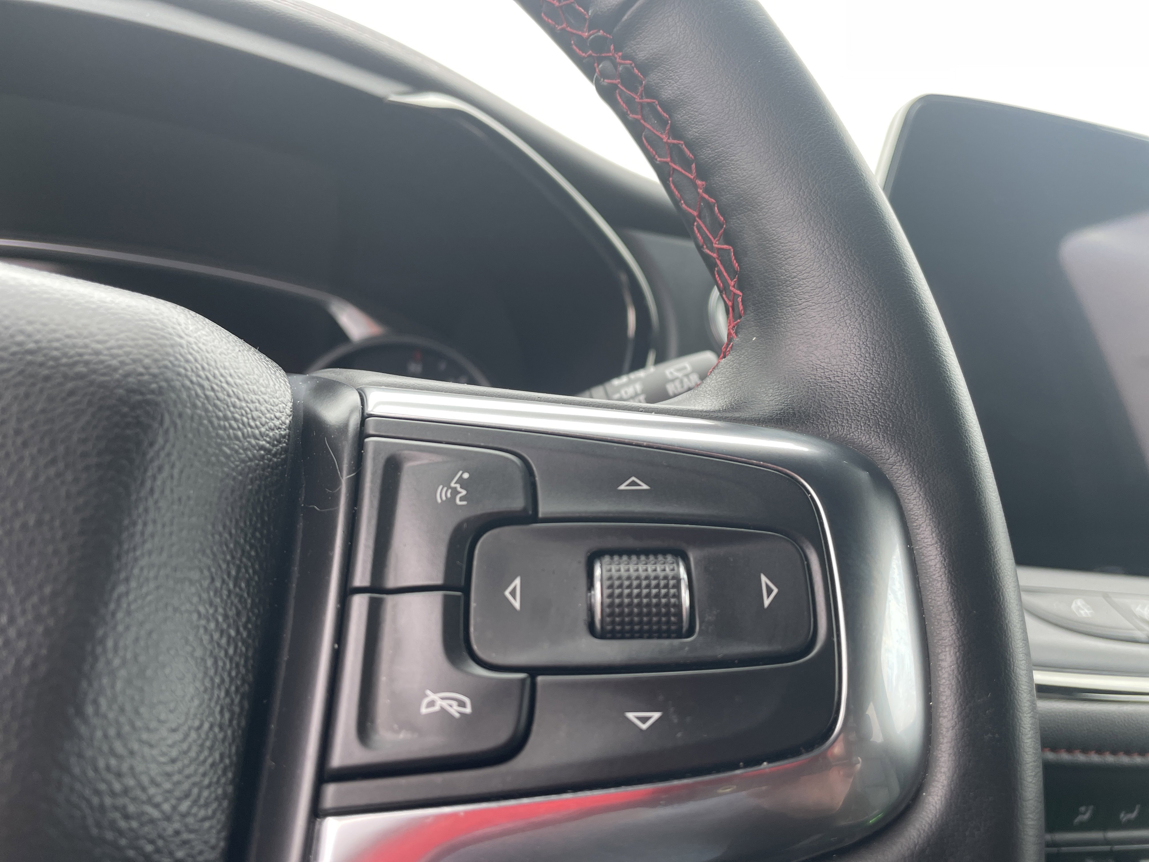 Certified 2025 Chevrolet Blazer RS w/ Enhanced Convenience Package AWD/4WD image 36