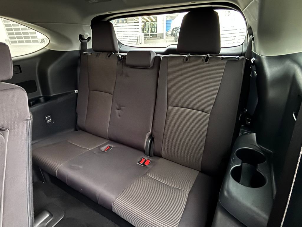 Used 2022 Toyota Highlander LE image 26