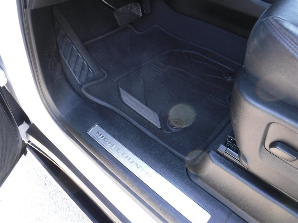 Used 2023 Chevrolet Suburban High Country image 13