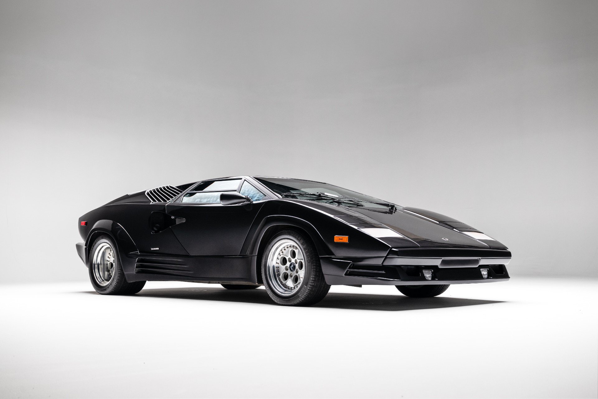 Used 1989 Lamborghini Countach Coupe RWD image 2
