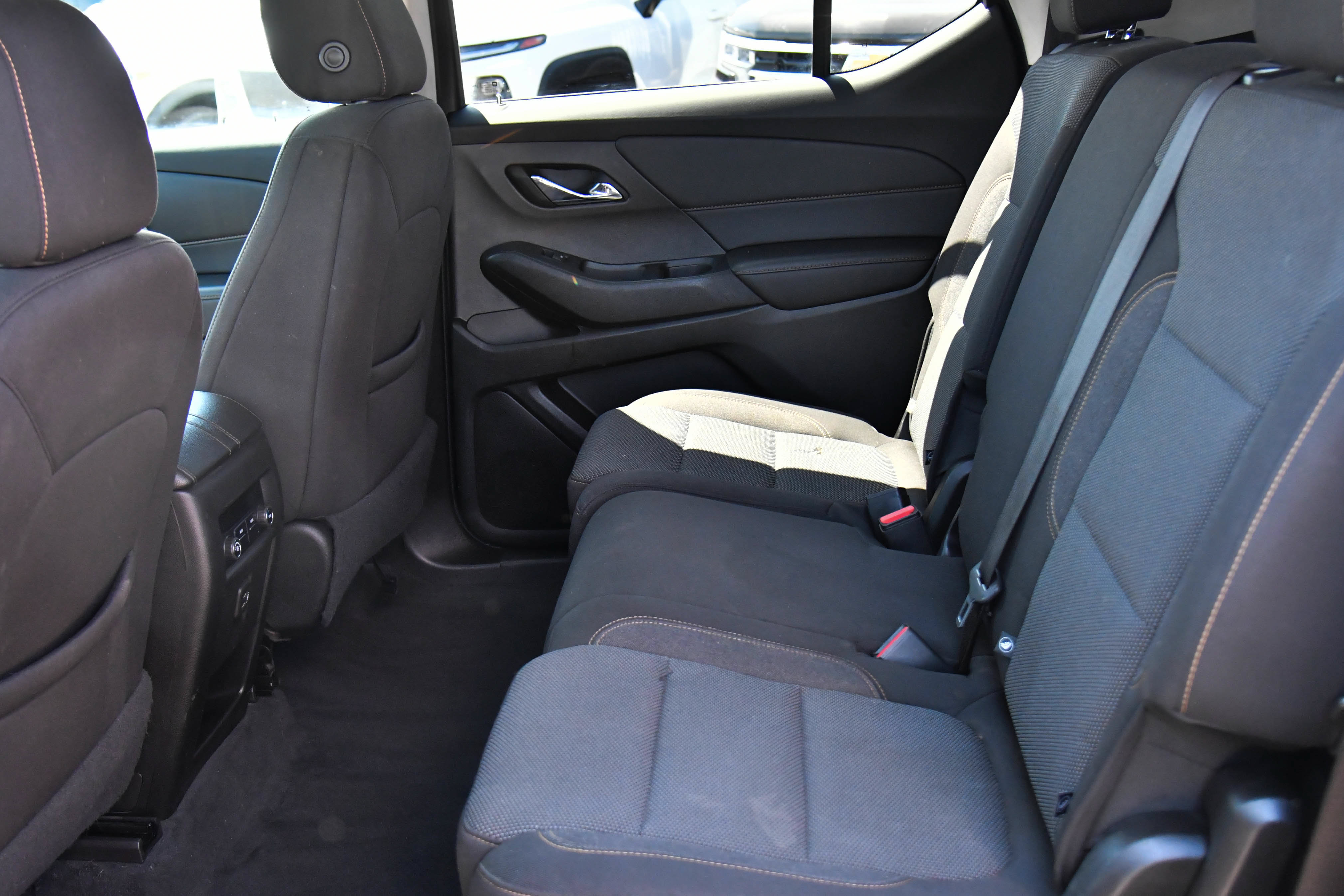 Used 2021 Chevrolet Traverse LS FWD image 32