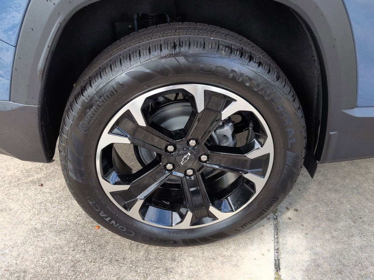 New 2026 Chevrolet Equinox LT w/ Safety and Technology Package FWD image 7