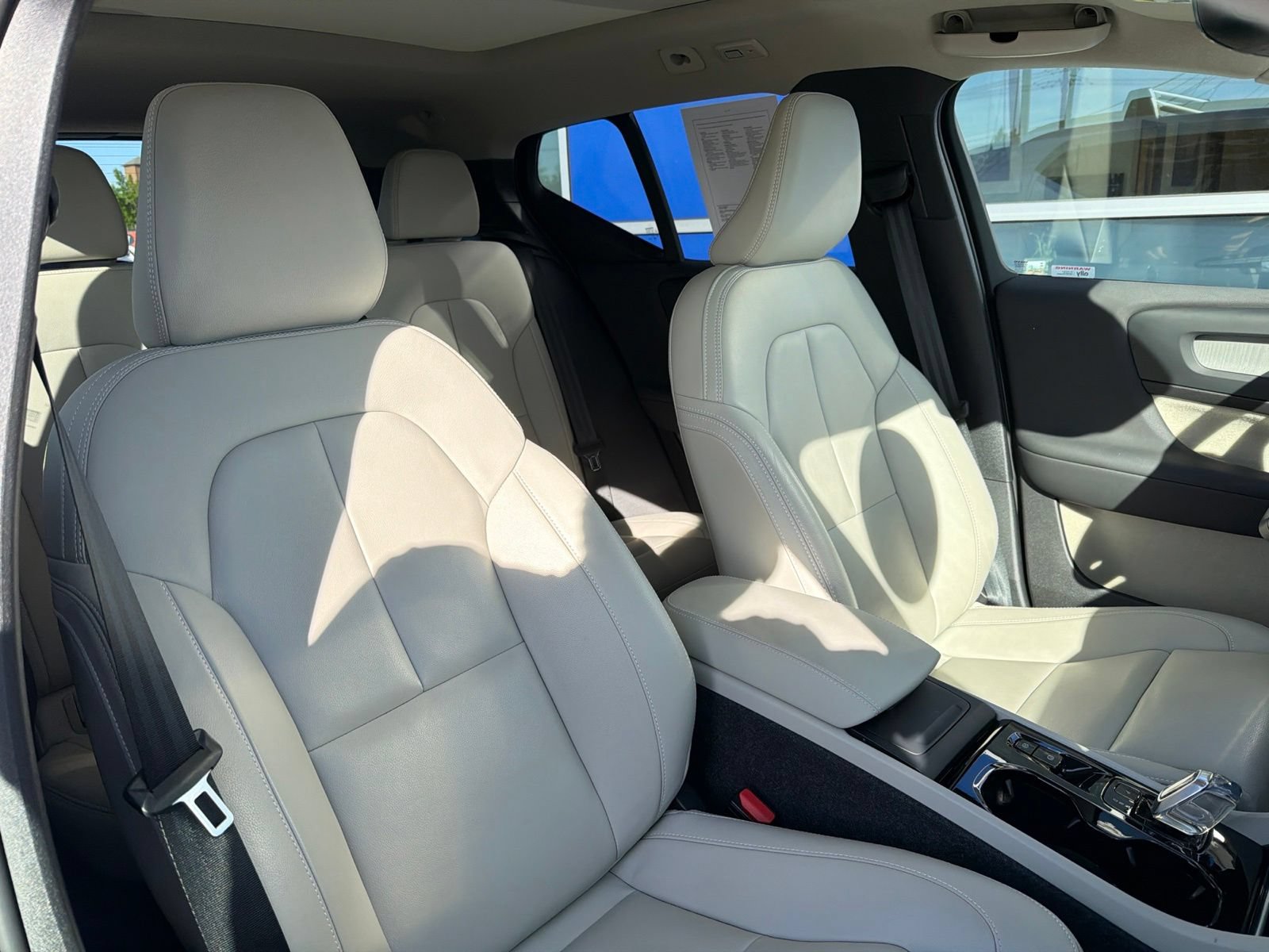 Certified 2024 Volvo XC40 B5 Plus w/ Protection Package Premier AWD/4WD image 26