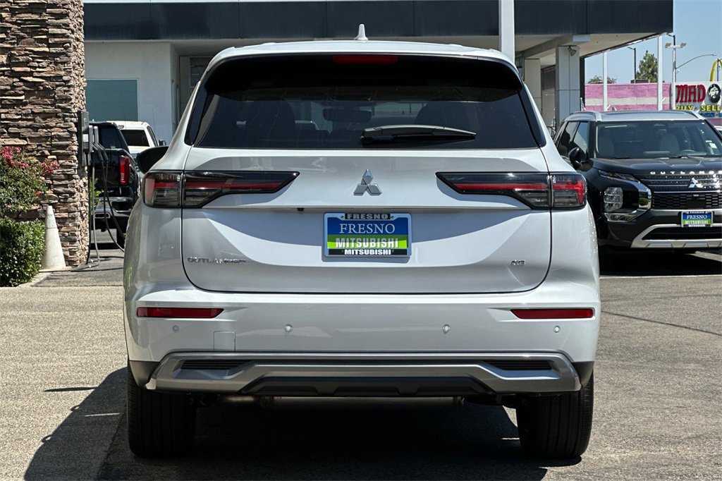 New 2025 Mitsubishi Outlander SE image 6