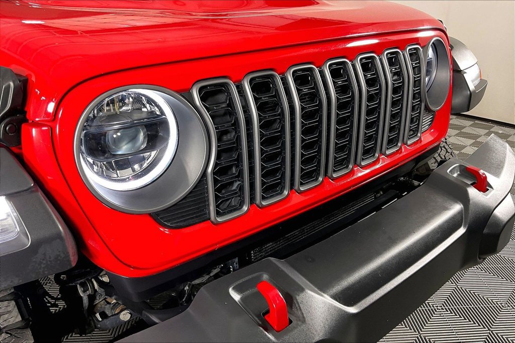 Used 2025 Jeep Wrangler Unlimited Rubicon AWD/4WD image 36