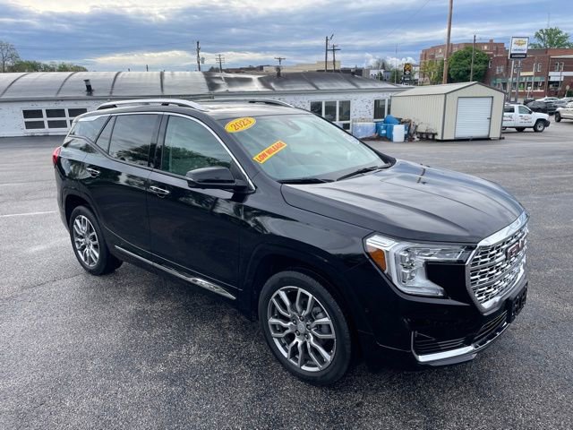 Used 2023 GMC Terrain Denali w/ Denali Premium Package AWD/4WD image 3