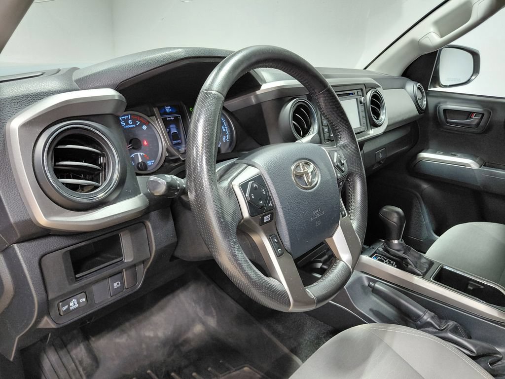 Used 2019 Toyota Tacoma SR5 AWD/4WD image 18