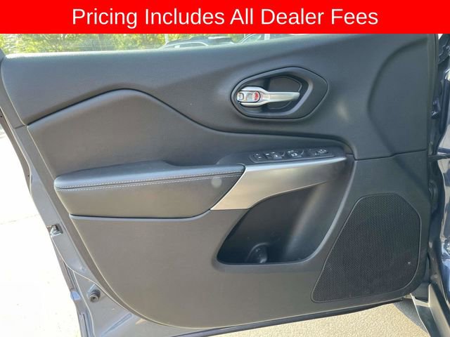 Used 2020 Jeep Cherokee Latitude w/ Cold Weather Group AWD/4WD image 17