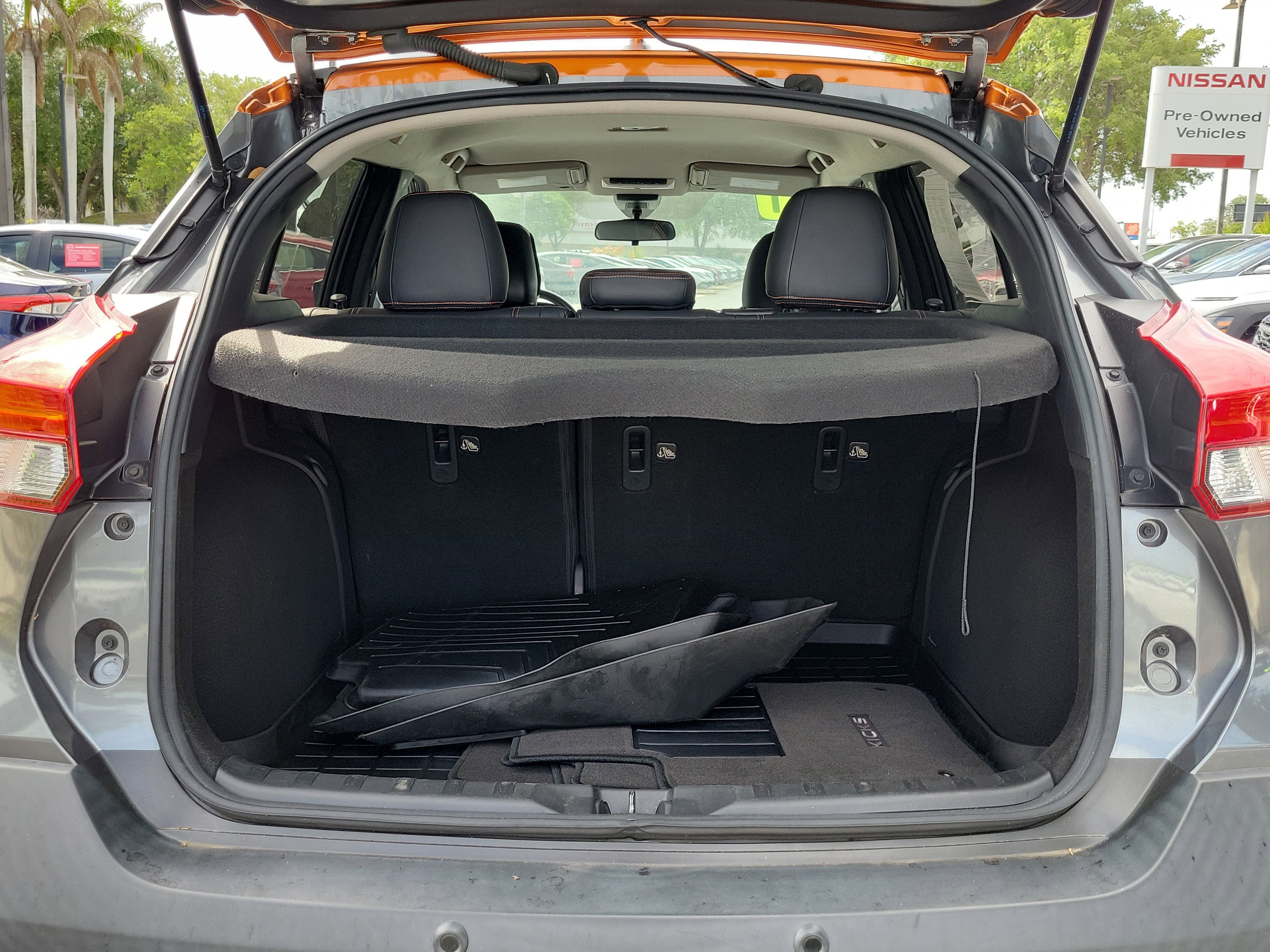 Used 2020 Nissan Kicks SR w/ SR Premium Package FWD image 10