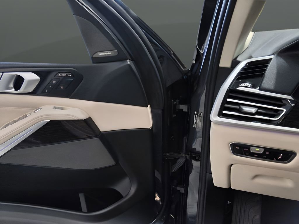 Used 2020 BMW X7 xDrive40i w/ Premium Package AWD/4WD image 19