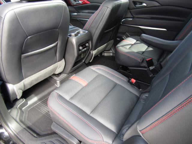 Used 2024 Chevrolet Traverse RS FWD image 17