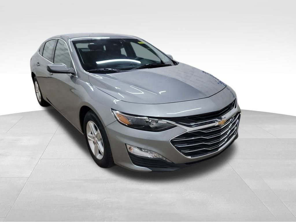 Used 2024 Chevrolet Malibu LT image 2