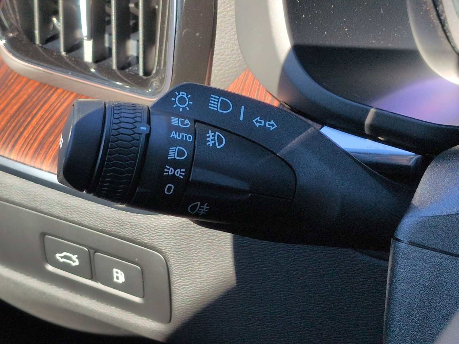 Used 2025 Volvo XC60 T8 Ultra image 27