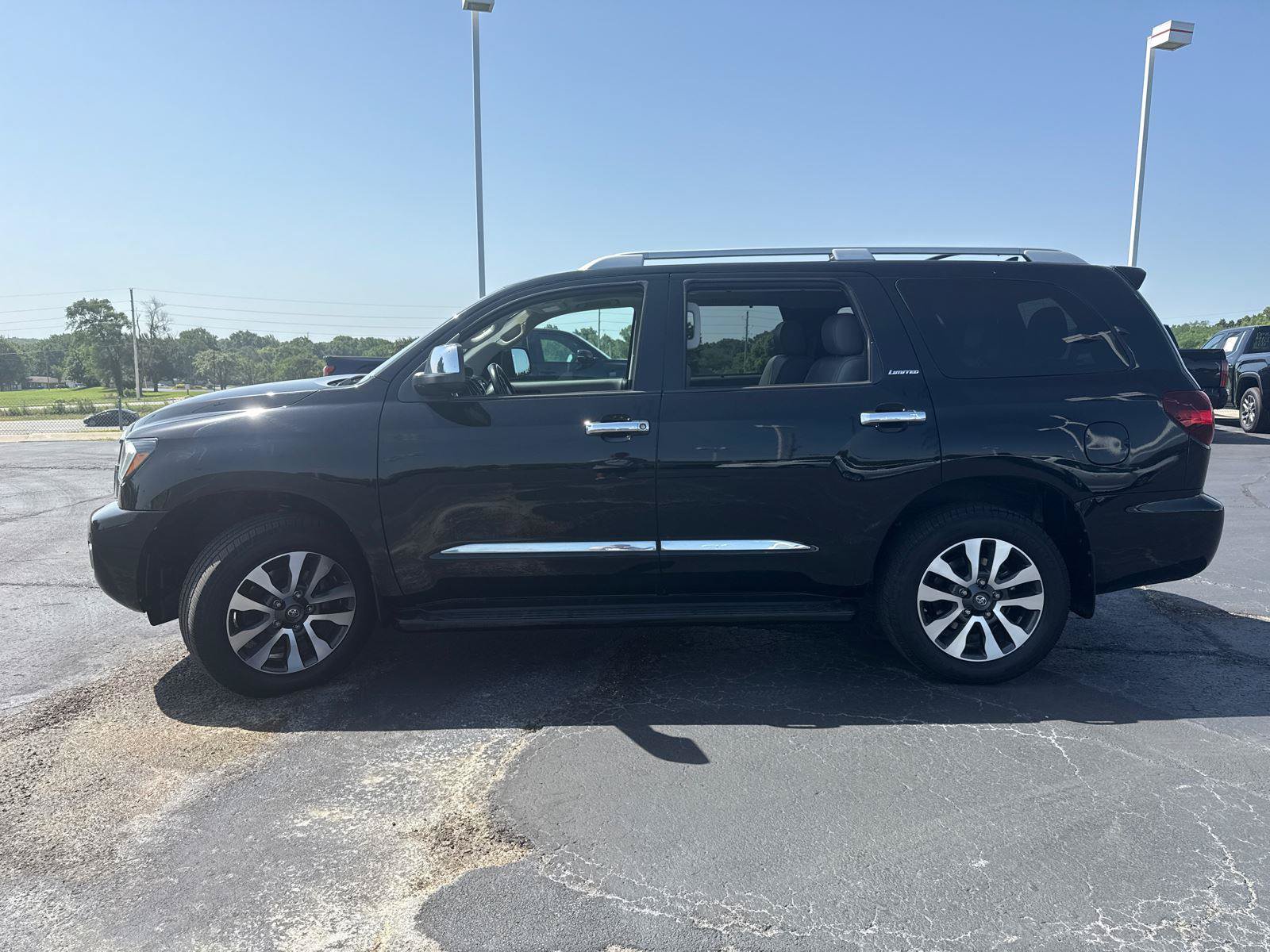 Used 2019 Toyota Sequoia Limited w/ Safety & Convenience Package AWD/4WD image 5