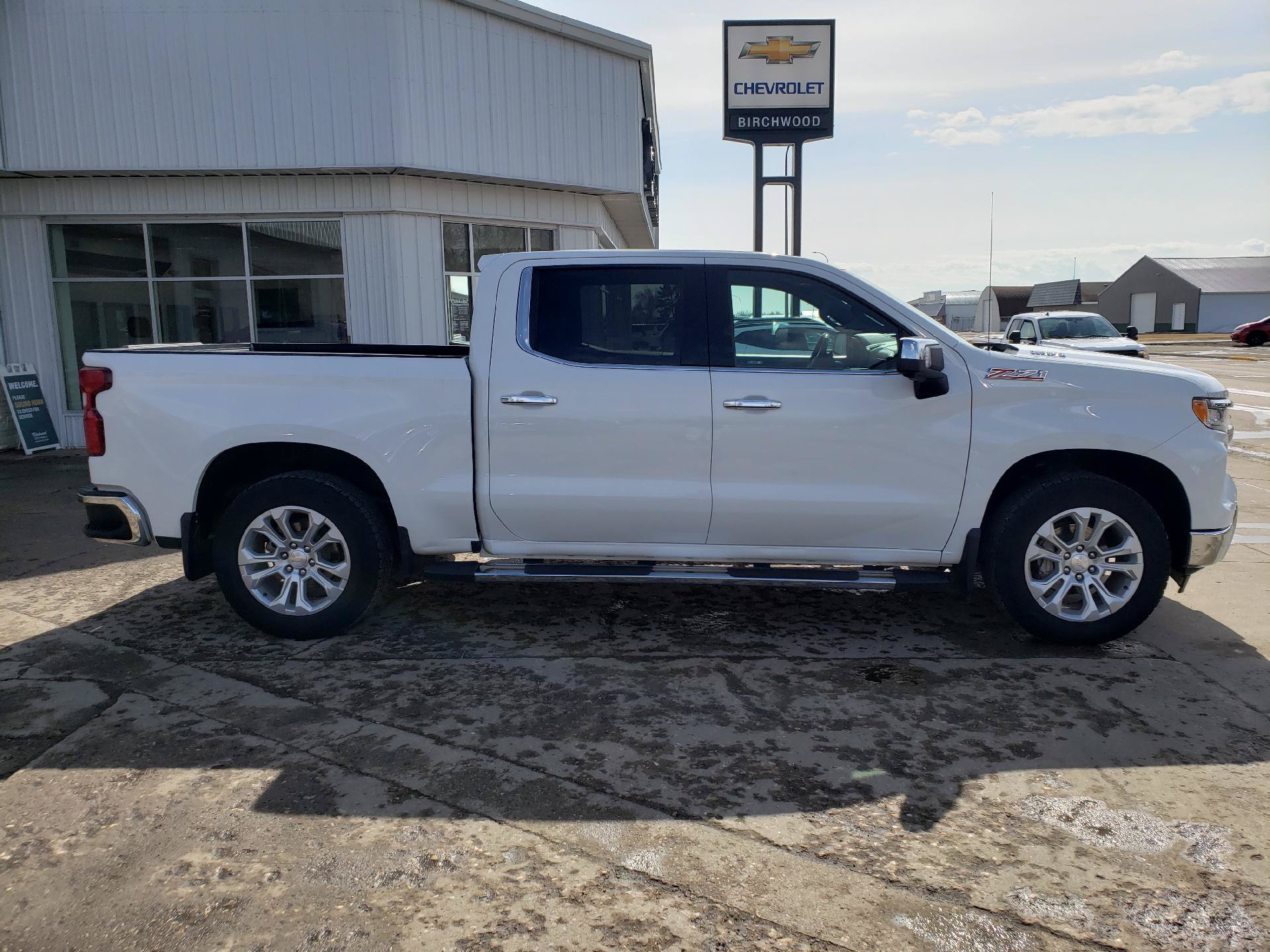 Used 2023 Chevrolet Silverado 1500 LTZ w/ Technology Package AWD/4WD image 9