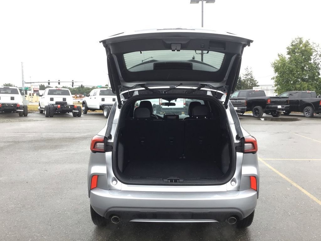 Used 2024 Ford Escape ST-Line image 11