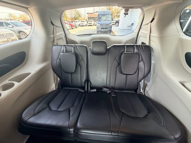 Used 2024 Chrysler Pacifica Touring-L image 16