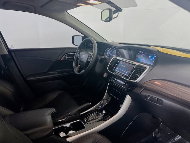 Used 2017 Honda Accord EX-L image 9