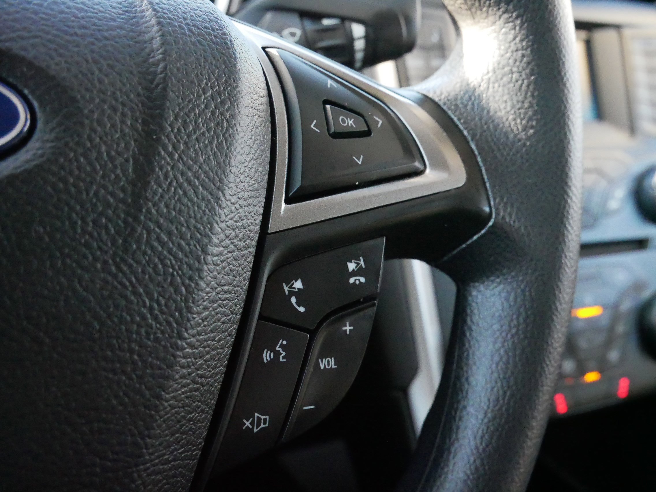 Used 2018 Ford Fusion SE image 25