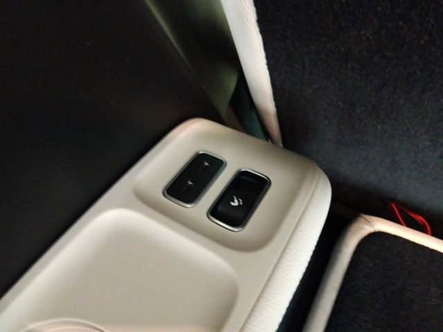 Used 2025 Mercedes-Benz GLS 450 4MATIC image 57