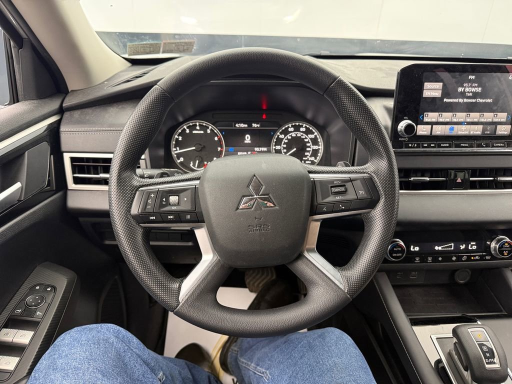 Used 2024 Mitsubishi Outlander ES image 15