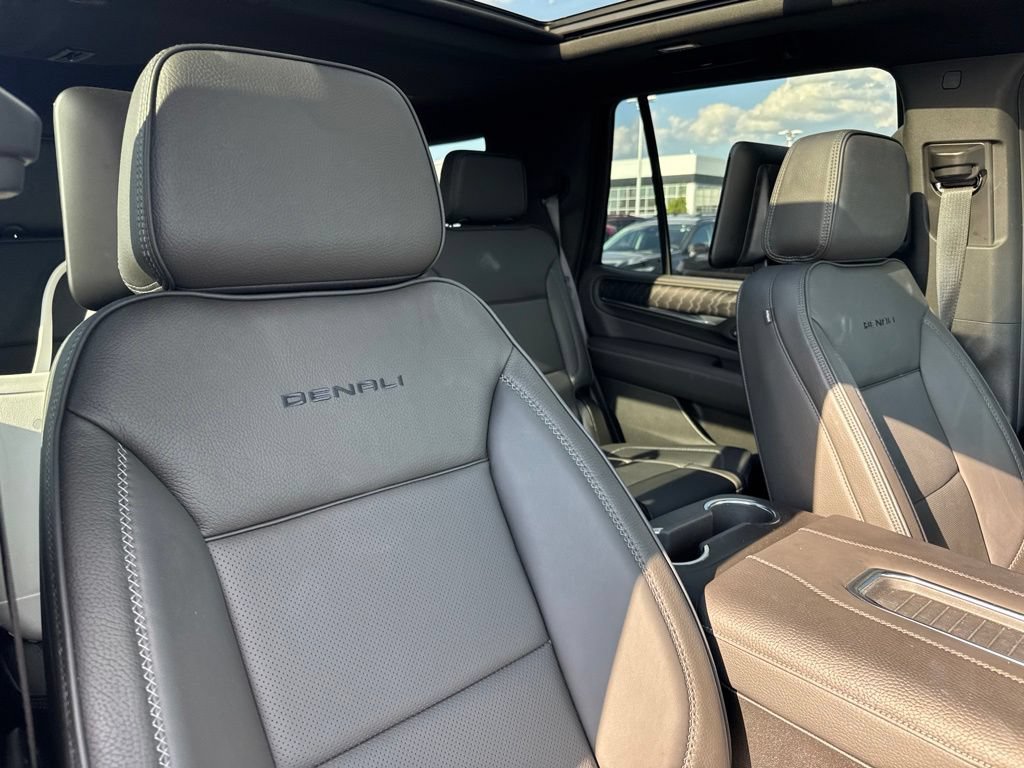 Used 2024 GMC Yukon Denali w/ Advanced Technology Package AWD/4WD image 17
