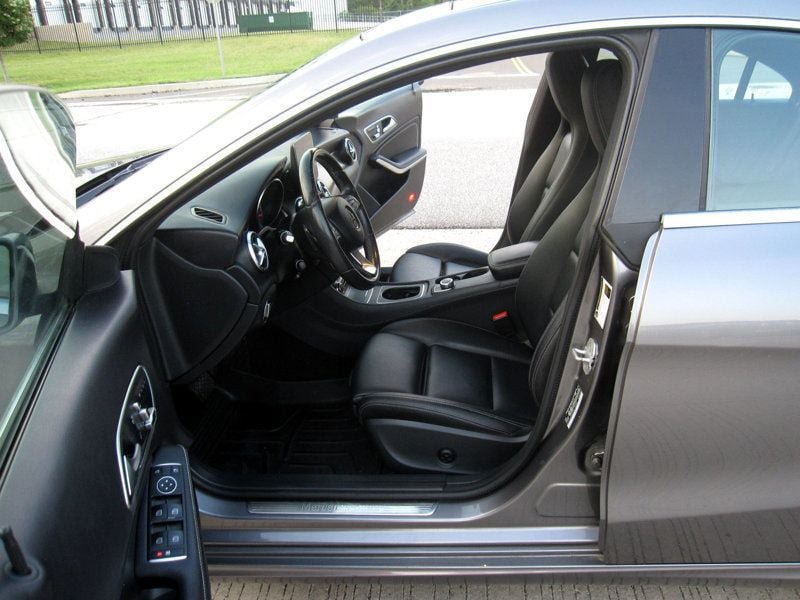 Used 2018 Mercedes-Benz CLA 250 4MATIC image 17