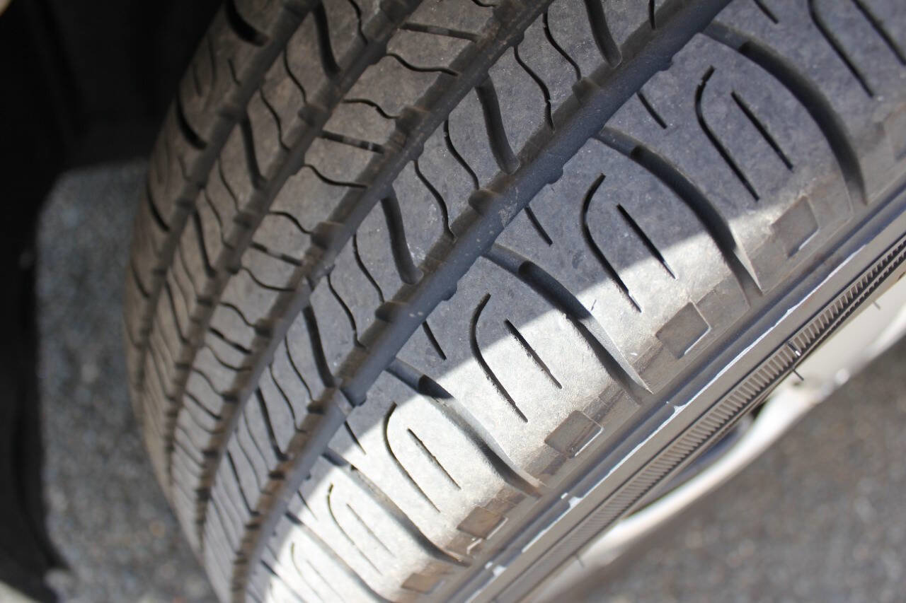 Used 2013 Toyota Prius Two image 4