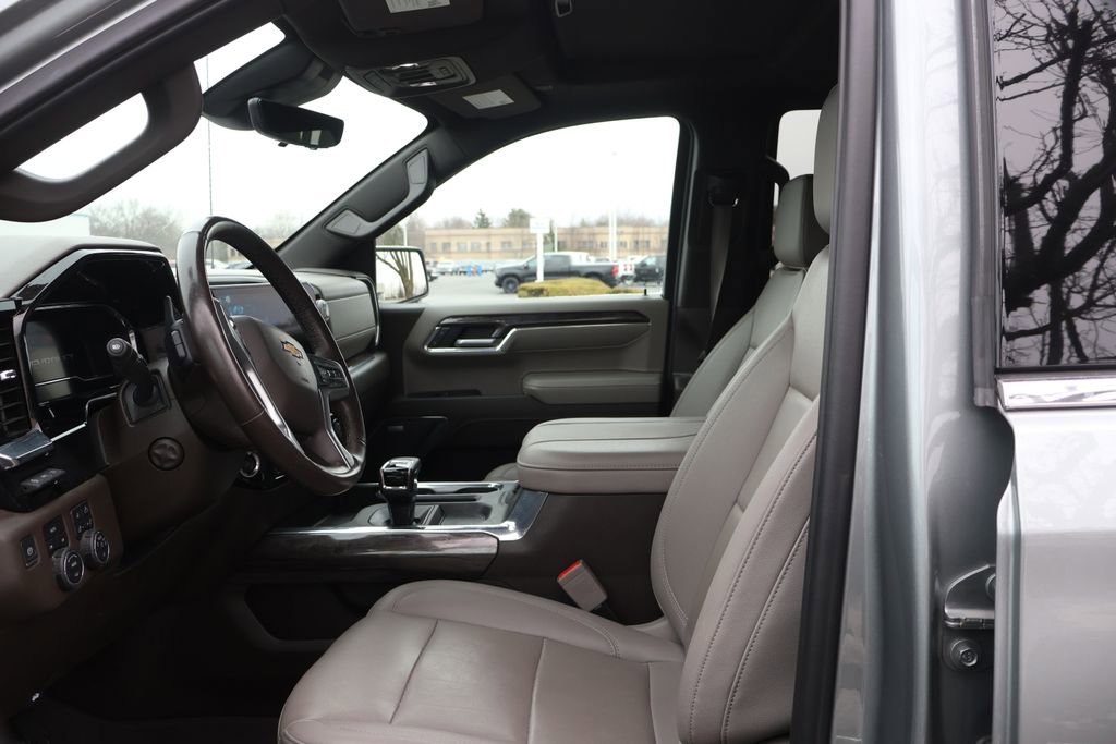 Used 2023 Chevrolet Silverado 1500 LTZ w/ LTZ Premium Package image 12