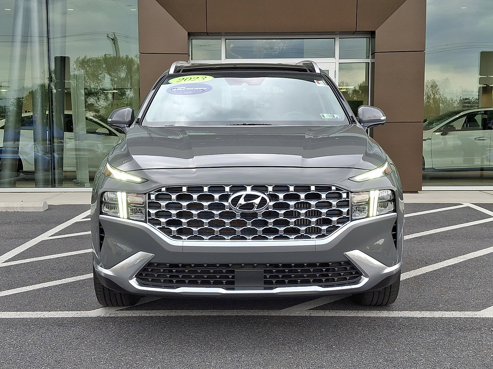 Used 2023 Hyundai Santa Fe SEL Premium w/ Cargo Package AWD/4WD image 2