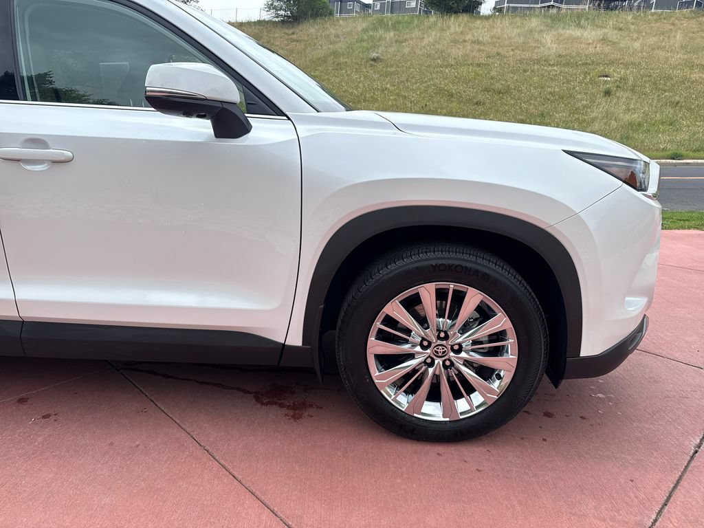Used 2026 Toyota Grand Highlander AWD image 36
