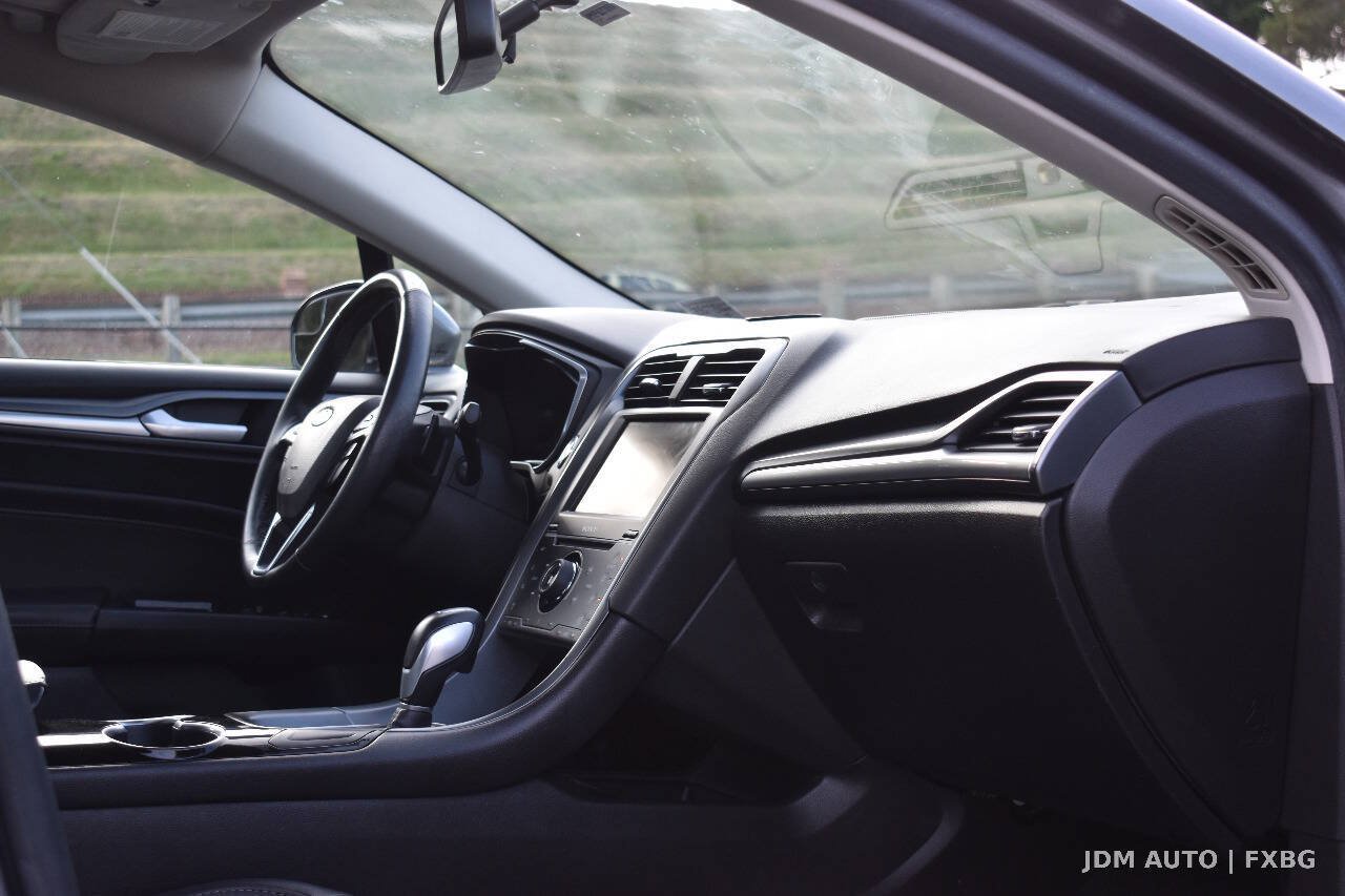 Used 2014 Ford Fusion Titanium FWD image 16
