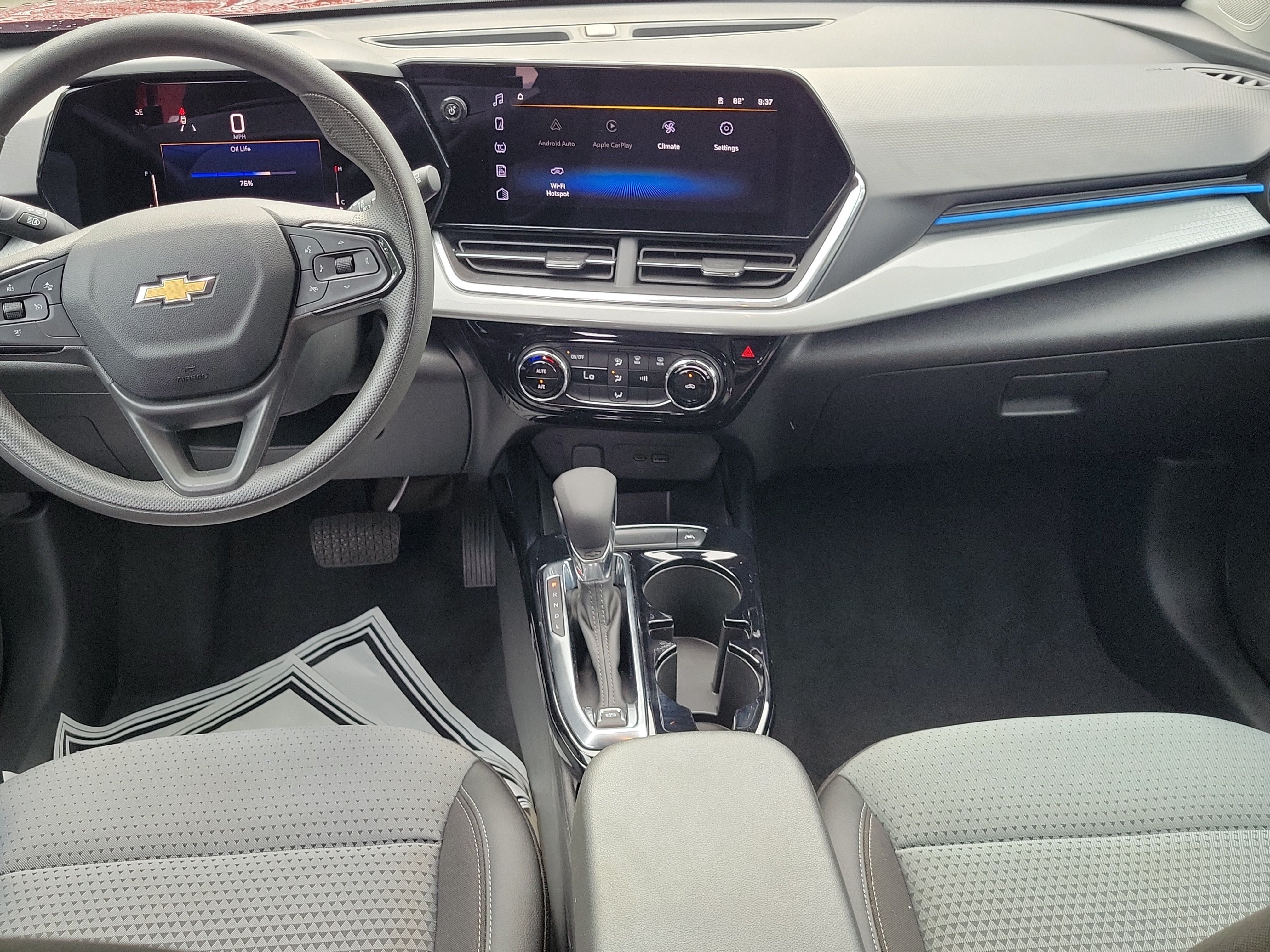Used 2025 Chevrolet Trax LT FWD image 14