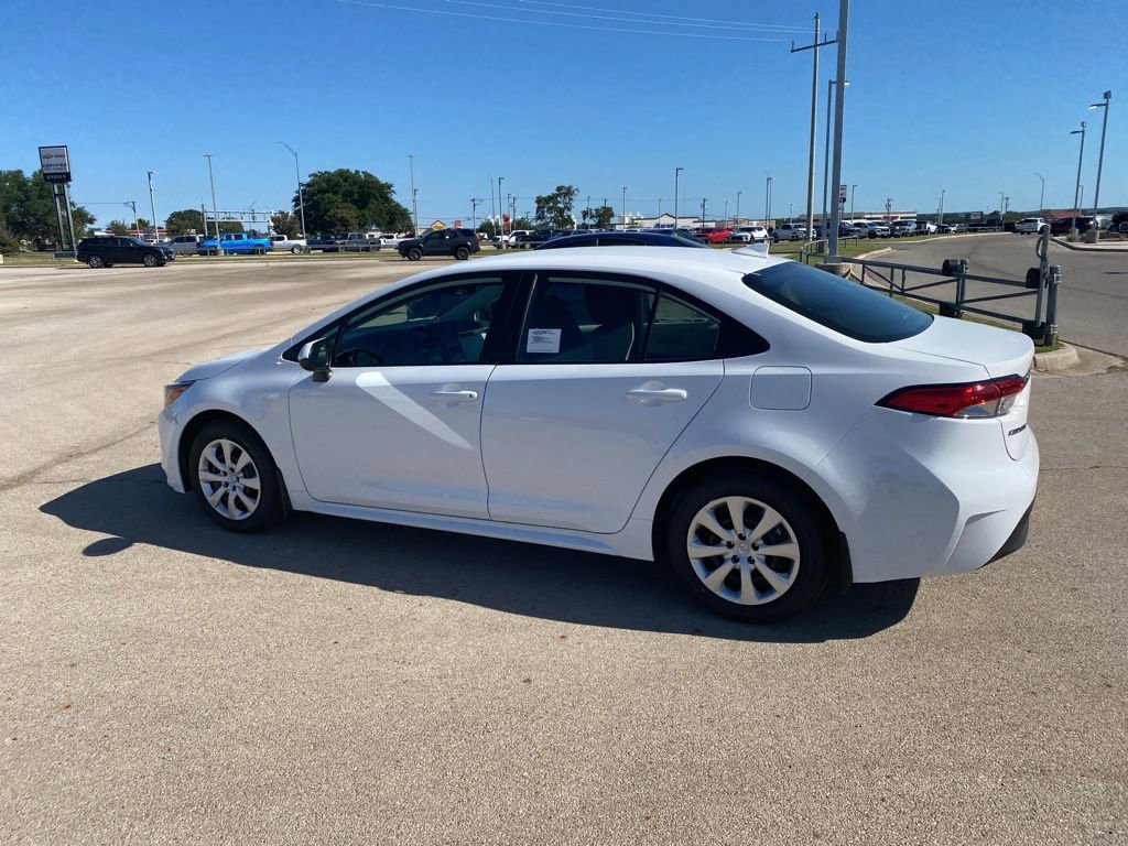 Used 2025 Toyota Corolla LE image 12