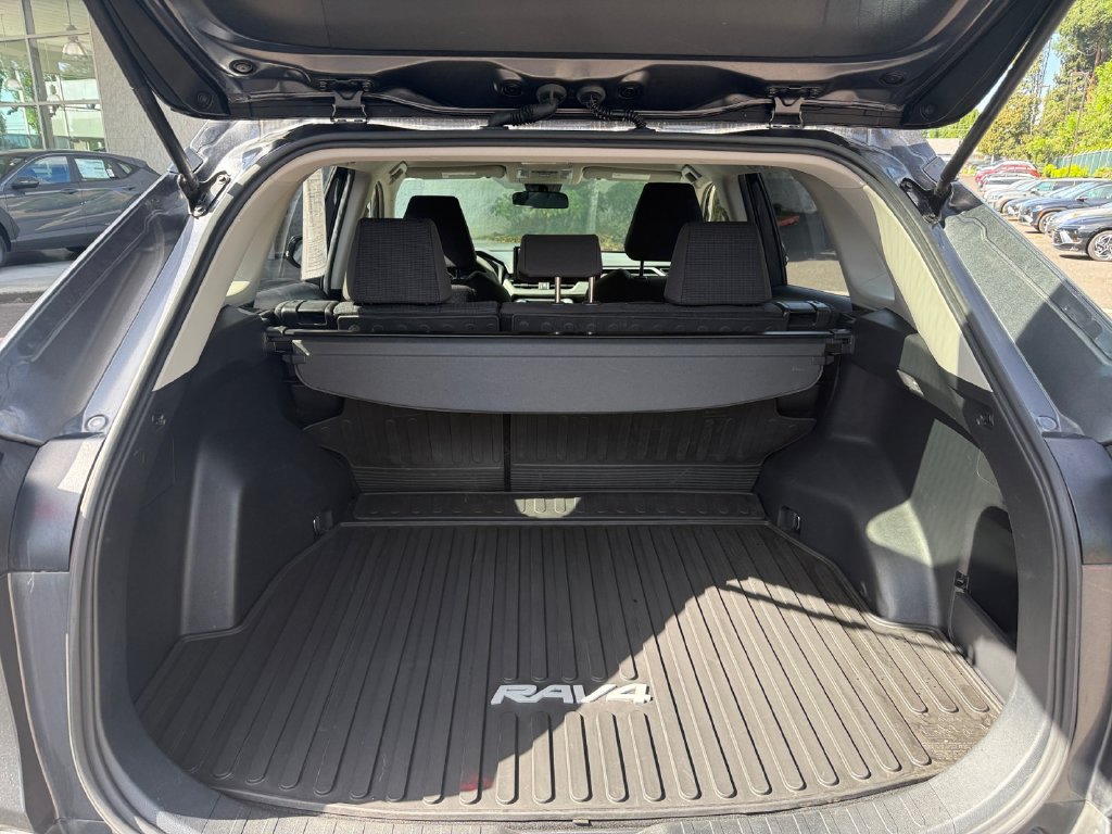 Used 2019 Toyota RAV4 LE w/ All Weather Liner Package AWD/4WD image 20