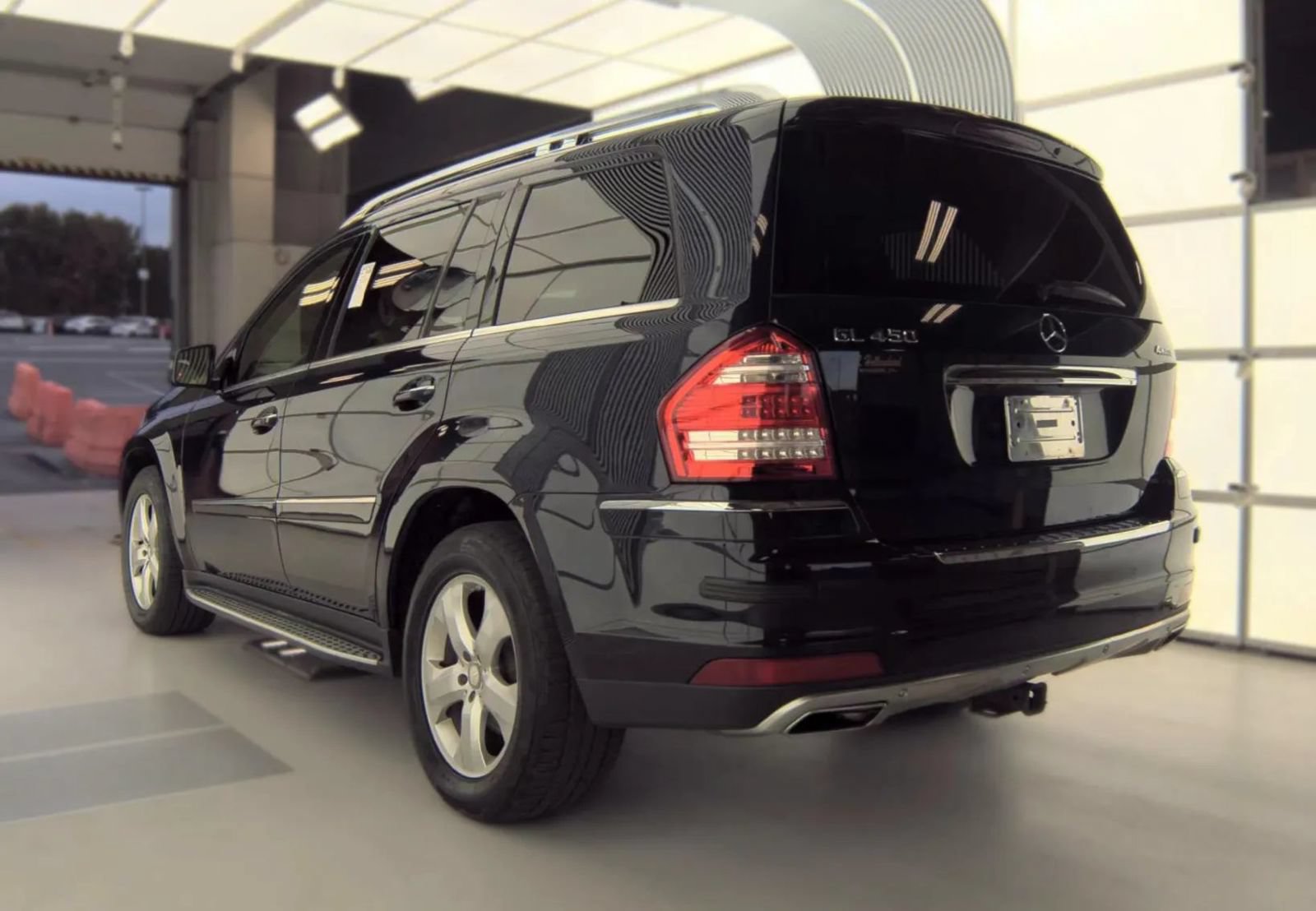Used 2012 Mercedes-Benz GL 450 4MATIC w/ Premium 1 Pkg image 3