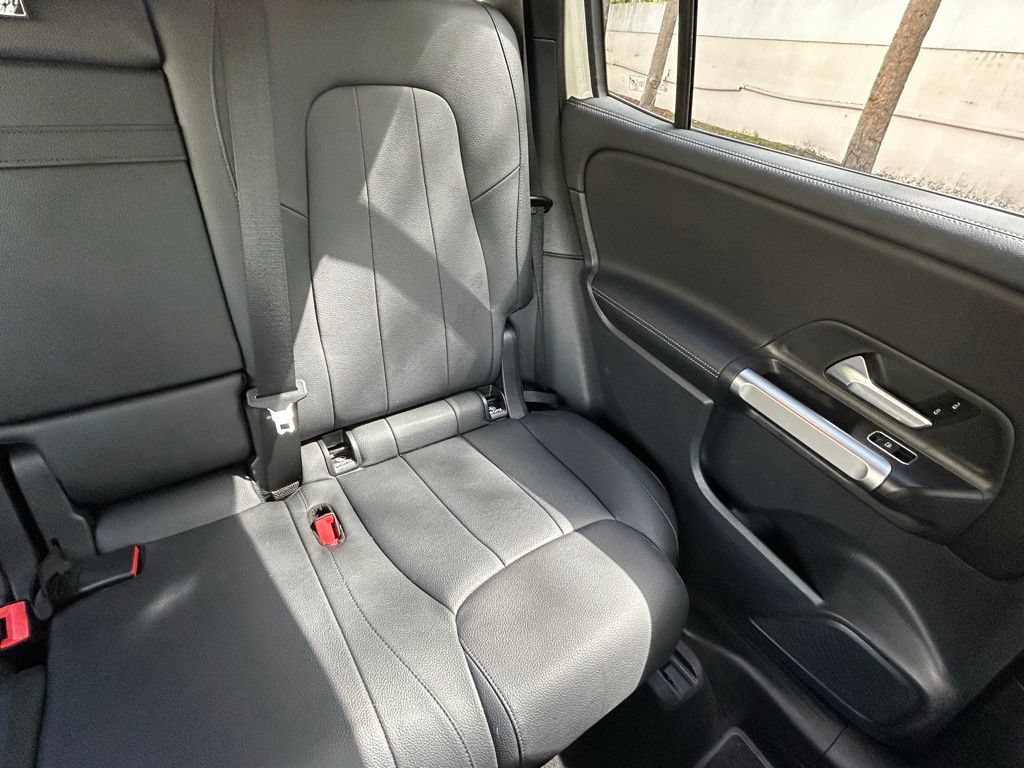 Used 2022 Mercedes-Benz GLB 250 w/ Premium Package Lite image 14