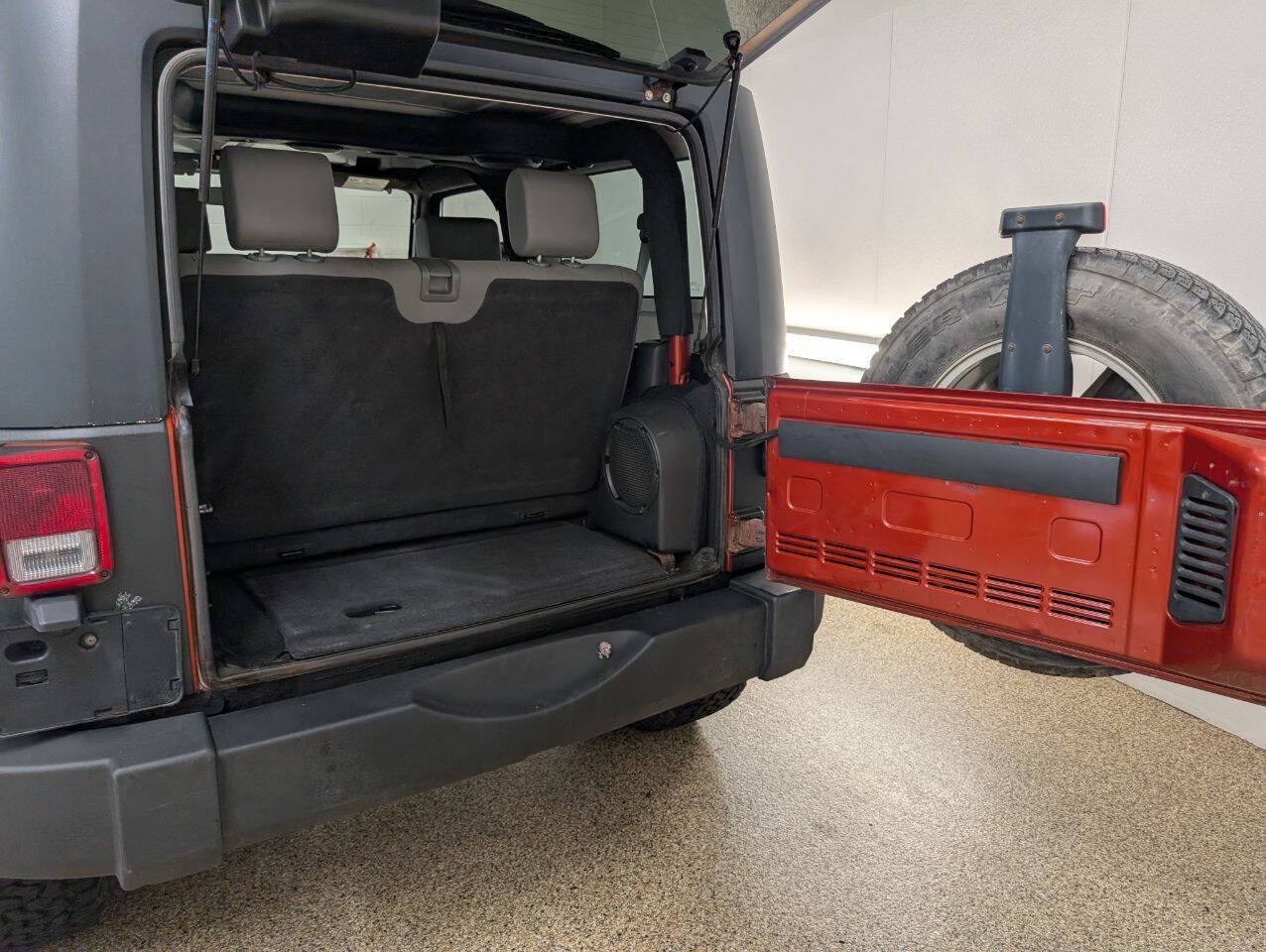 Used 2009 Jeep Wrangler Sahara w/ Dual Top Group AWD/4WD image 12