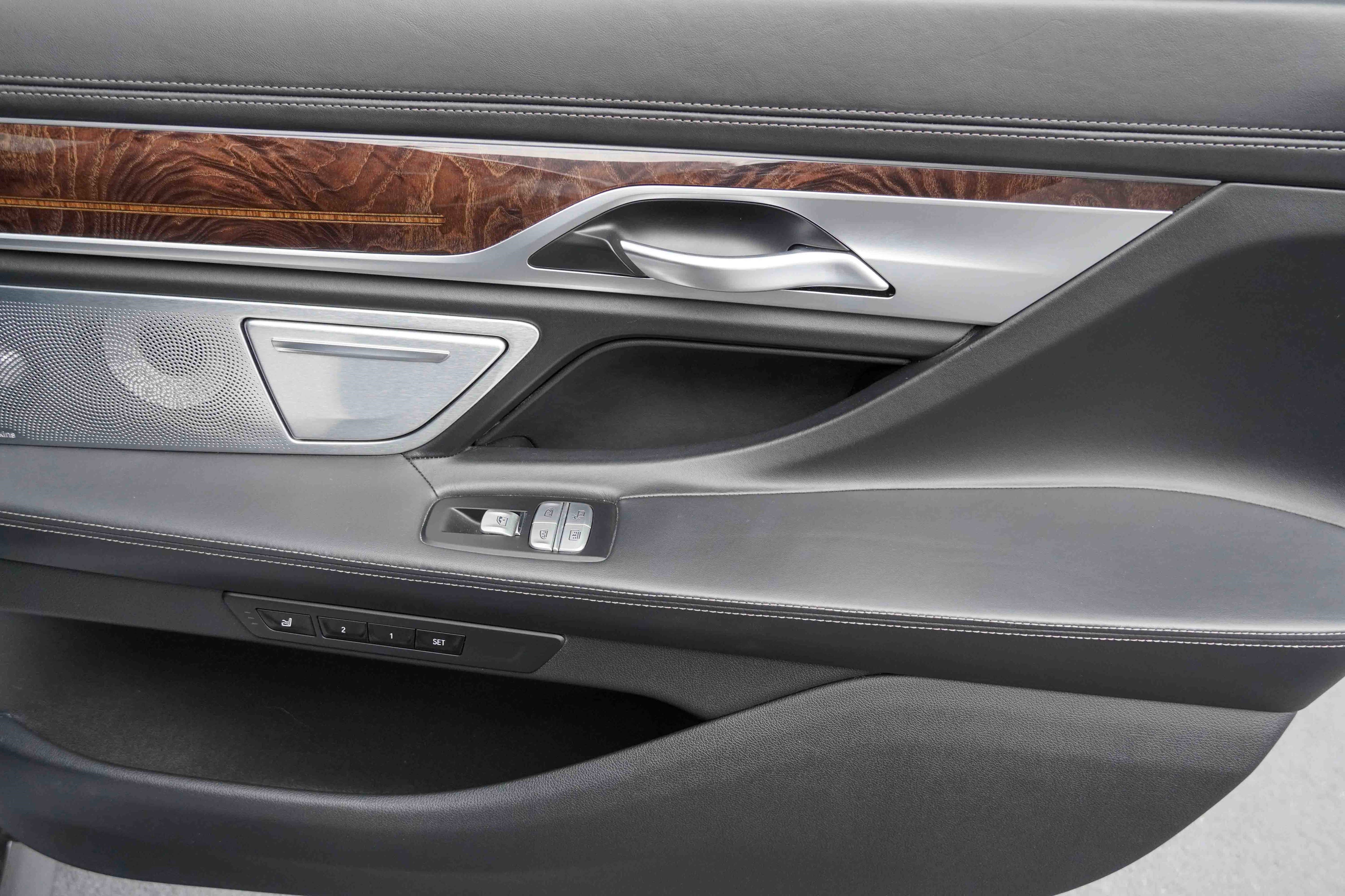 Used 2019 BMW 740i w/ Executive Package image 36