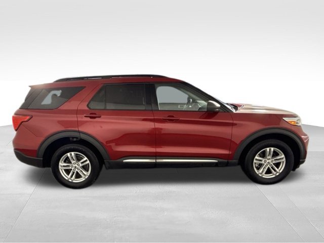 Used 2021 Ford Explorer XLT w/ Equipment Group 202A AWD/4WD image 11