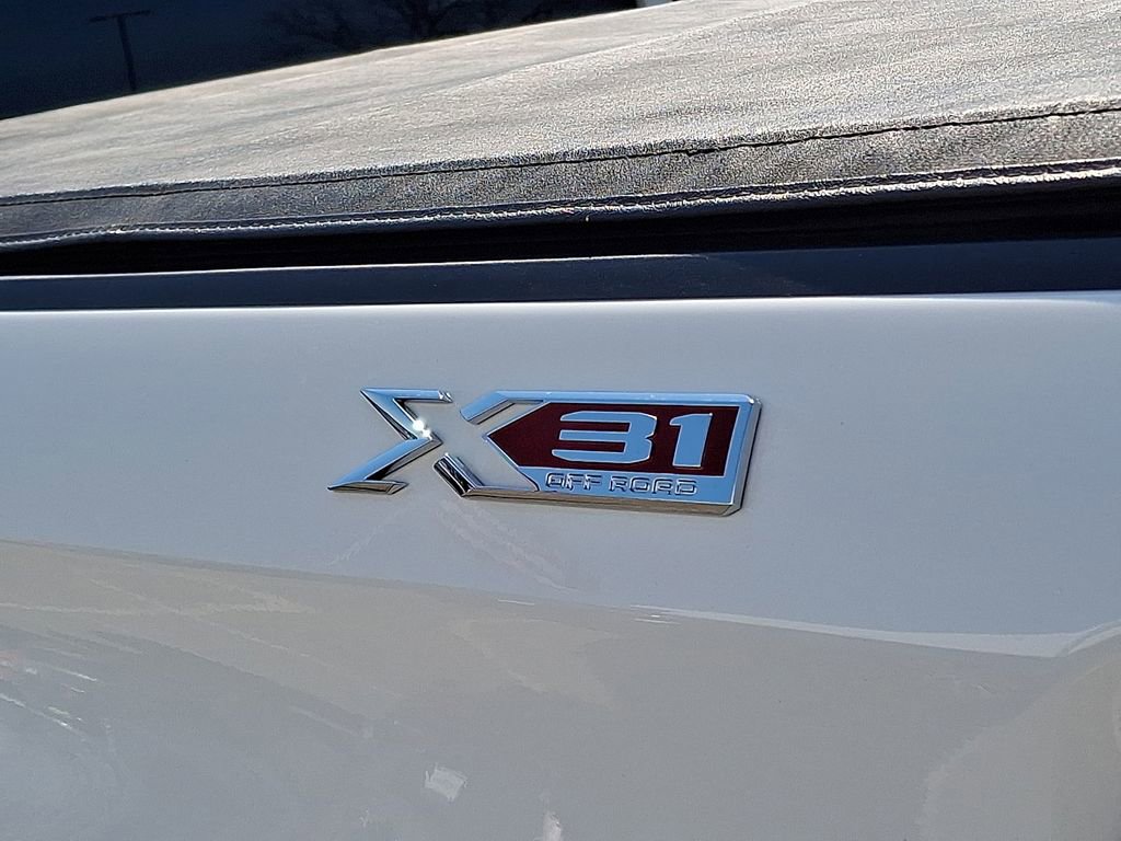 Used 2025 GMC Sierra 1500 SLE w/ X31 Off-Road Package AWD/4WD image 29