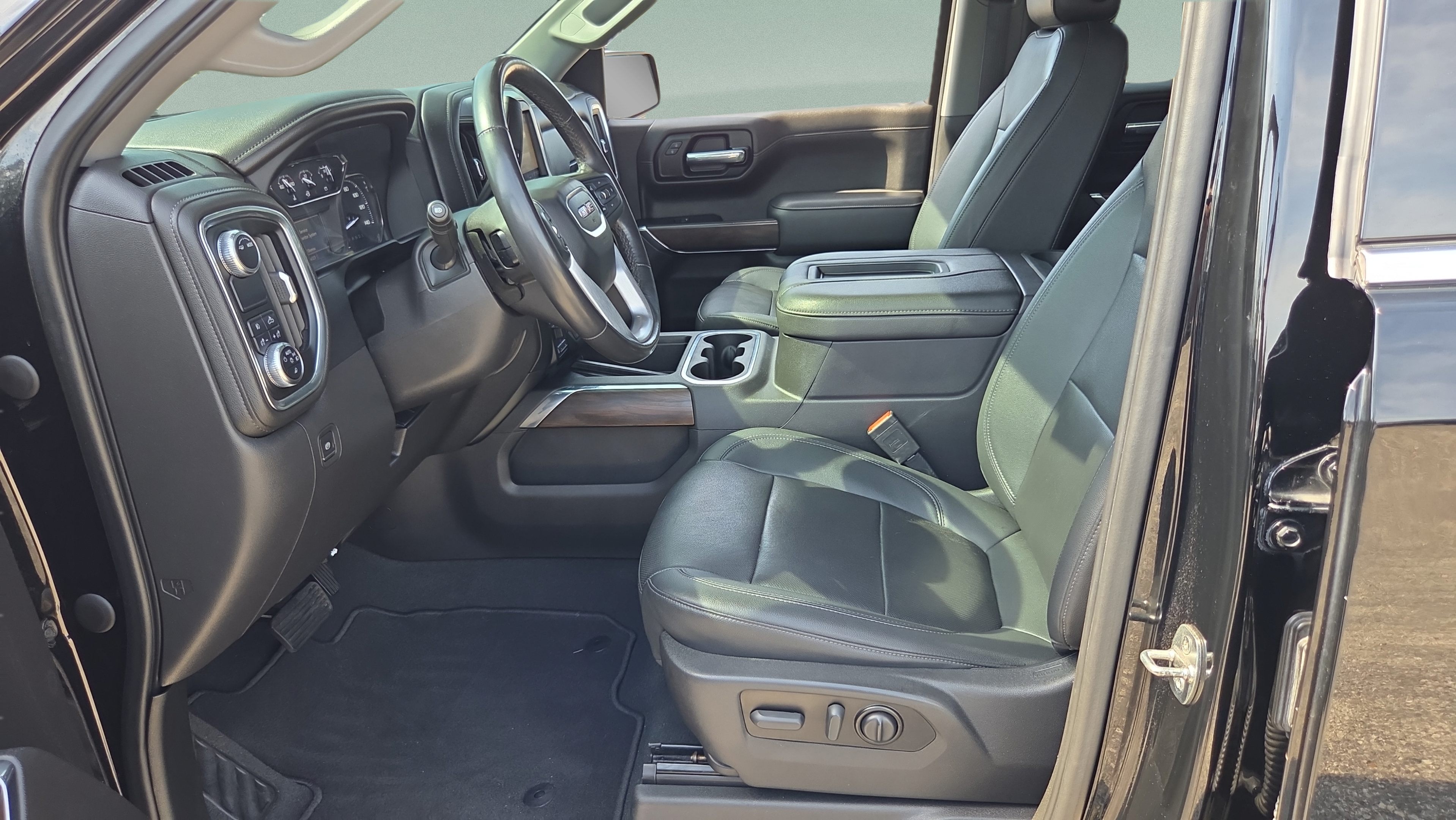 Used 2022 GMC Sierra 1500 SLT w/ SLT Premium Plus Package RWD image 10