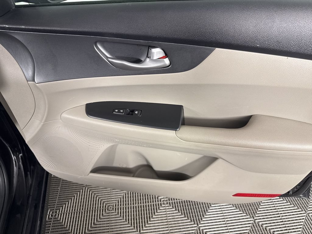 Used 2019 Kia Forte LXS FWD image 30