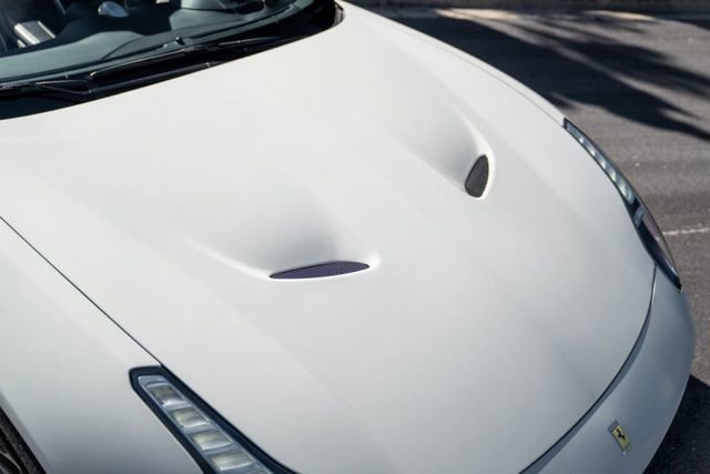 Used 2016 Ferrari California T RWD image 8