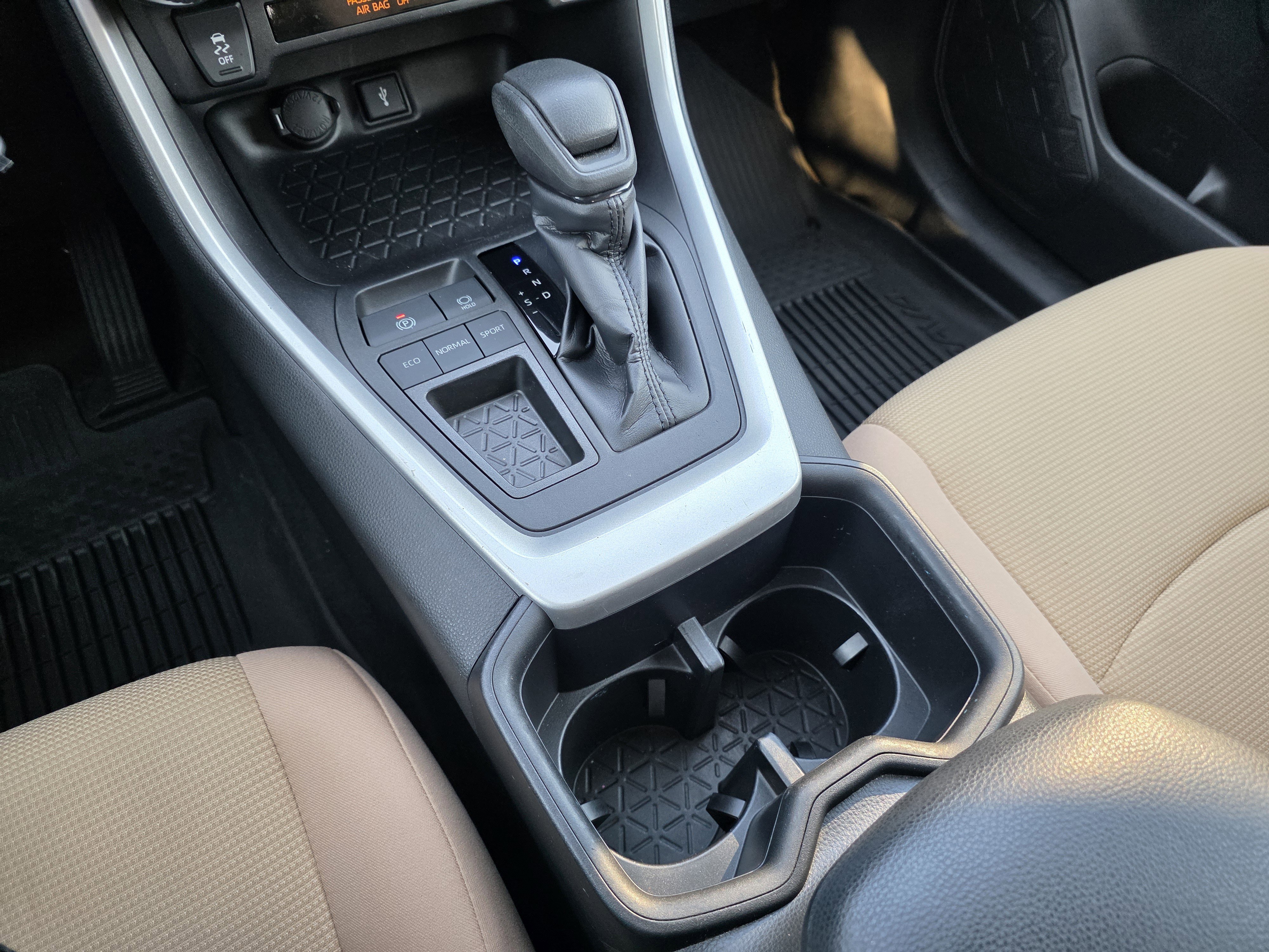 Used 2022 Toyota RAV4 LE image 21