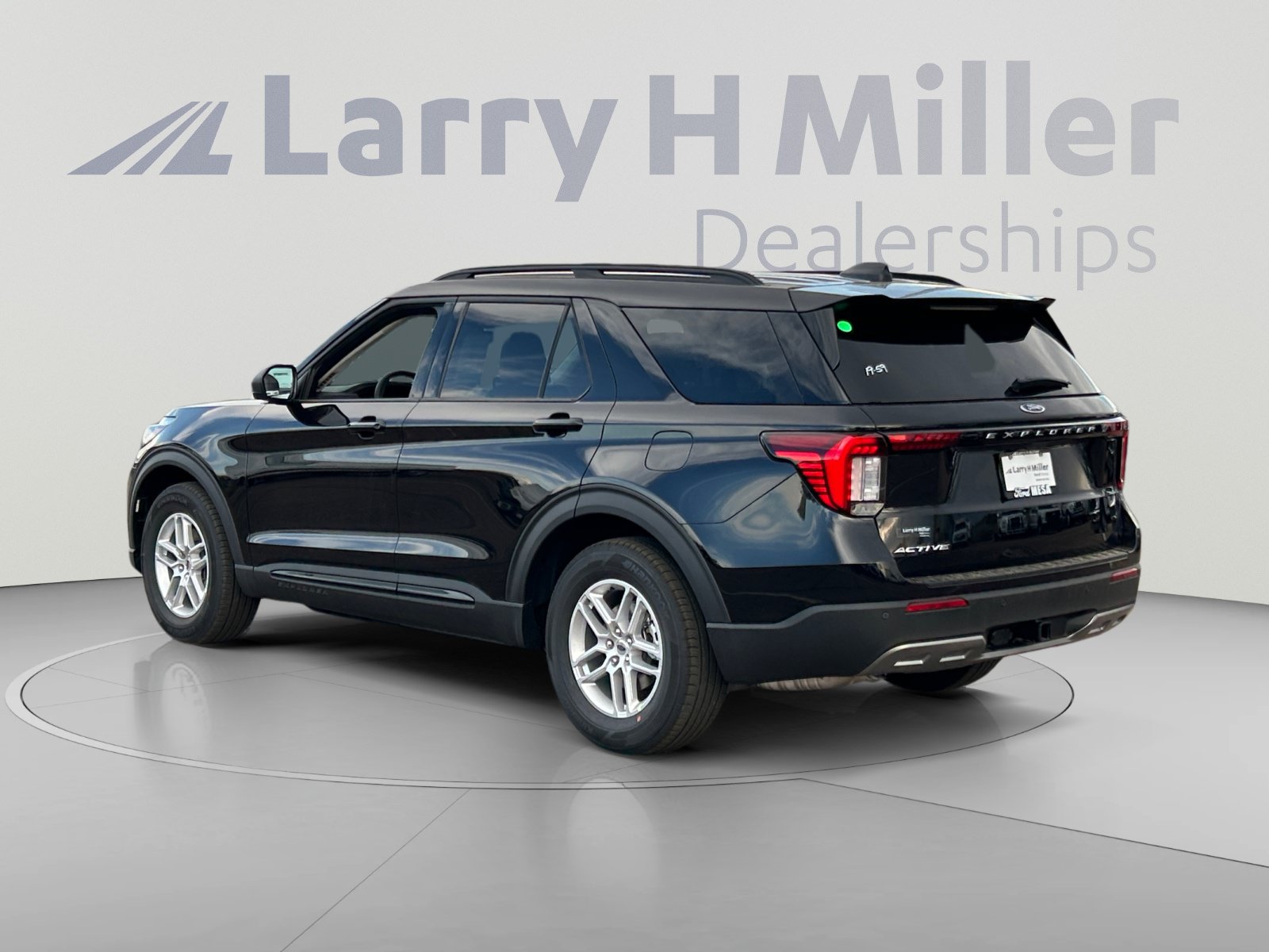 New 2026 Ford Explorer Active w/ Active Comfort Package RWD image 3