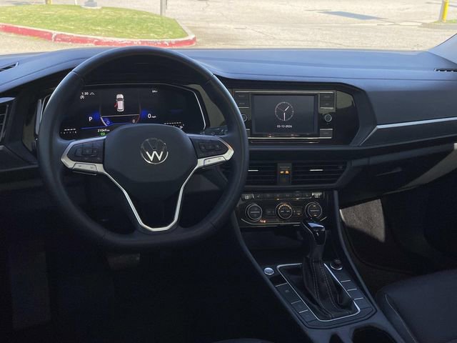 Used 2024 Volkswagen Jetta SE image 6
