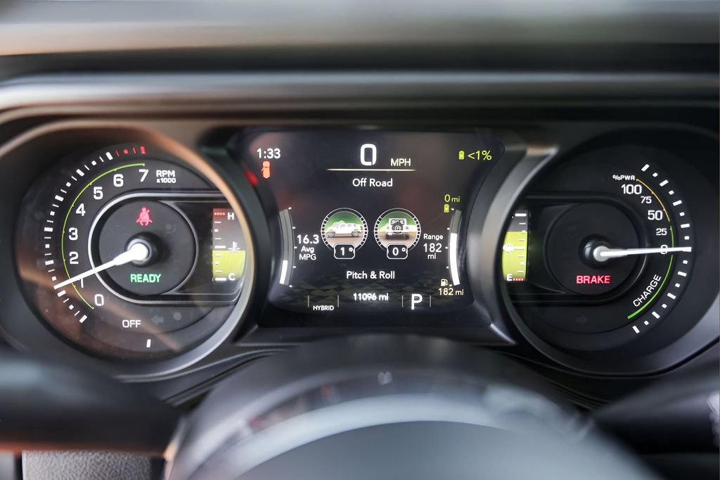 Used 2025 Jeep Wrangler Unlimited Sahara image 11