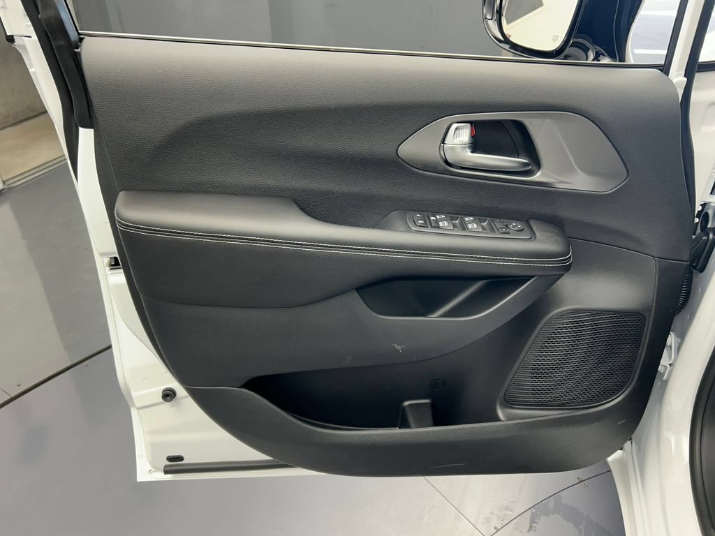 New 2026 Chrysler Voyager LX FWD image 15